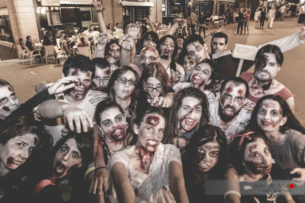Grupo de zombies gymkhana zombie attack